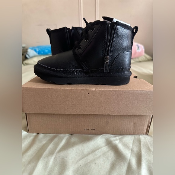UGG Toddler T Neumel II Boot - Picture 4 of 5